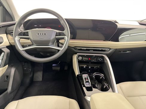 Used 2025 Audi Q5 Premium w/ Convenience Package image 23