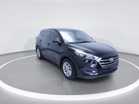 Used 2018 Hyundai Tucson SE w/ Cargo Package image 2