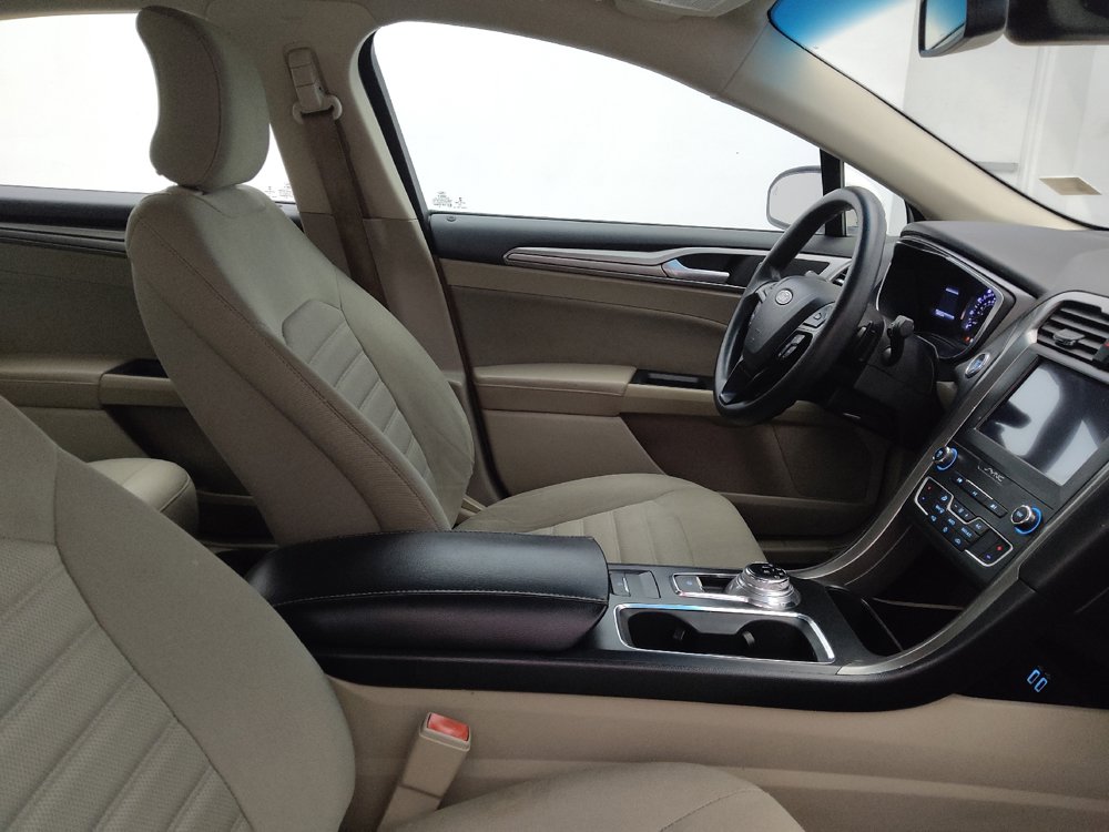 Used 2019 Ford Fusion SE FWD image 21