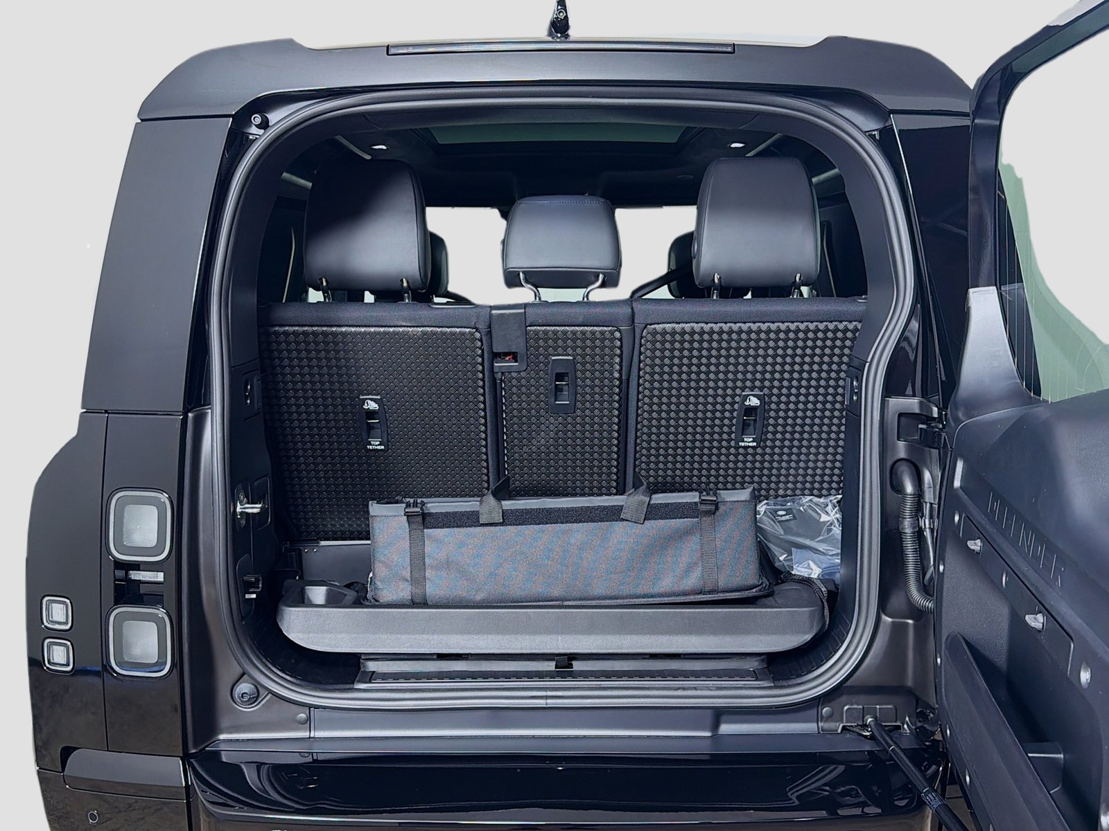 New 2026 Land Rover Defender 90 V8 AWD/4WD image 28