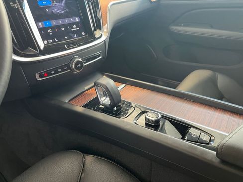 Used 2025 Volvo V60 B5 Cross Country Plus image 41