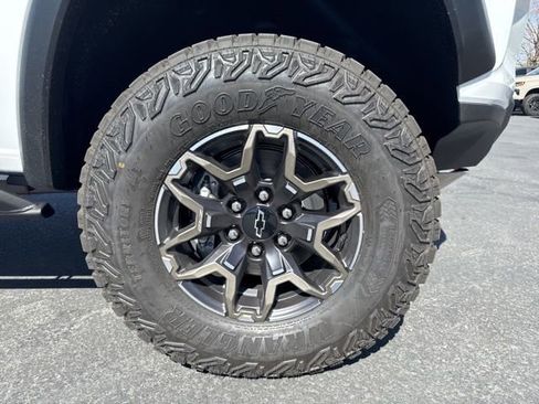 New 2026 Chevrolet Colorado ZR2 w/ Technology Package AWD/4WD image 9