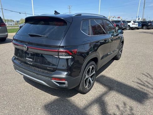 Used 2025 Volkswagen Taos SEL AWD/4WD image 4