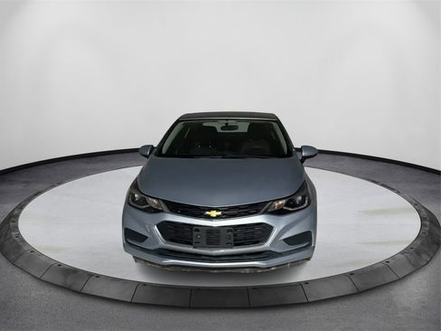Used 2017 Chevrolet Cruze LT w/ Convenience Package image 2