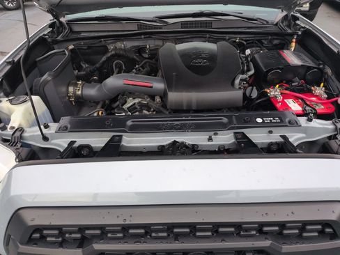 Used 2018 Toyota Tacoma TRD Sport AWD/4WD image 22