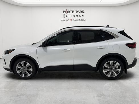 Used 2025 Ford Escape Platinum w/ Premium Technology Package AWD/4WD image 2