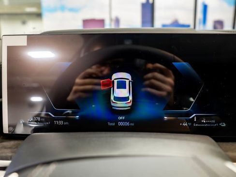 Used 2026 BMW X5 xDrive50e image 17