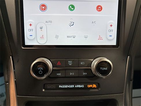 Used 2024 Ford Edge Titanium image 17