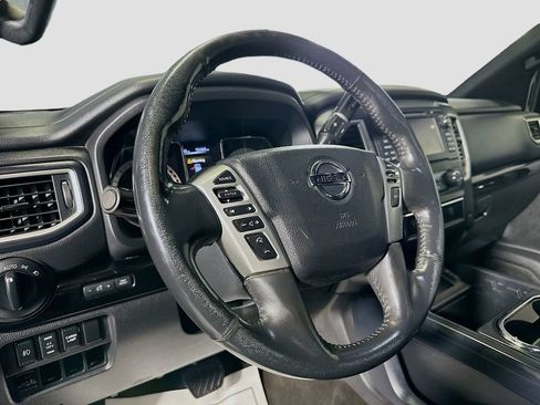 Used 2018 Nissan Titan SV w/ SV Convenience Package AWD/4WD image 11