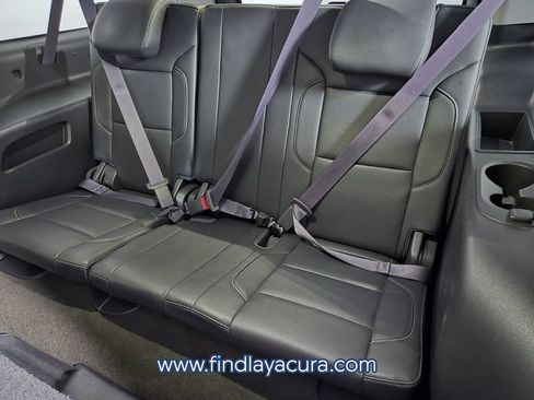 Used 2017 Chevrolet Suburban LT RWD image 16