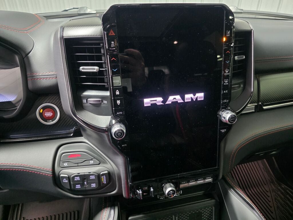 Used 2027 RAM 1500 4x4 Crew Cab image 19