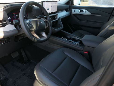 Used 2025 Ford Explorer Active w/ Active Comfort Package image 12