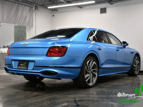 Used 2025 Bentley Flying Spur Plug-In Hybrid image 11