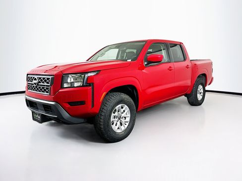 Used 2024 Nissan Frontier SV image 3