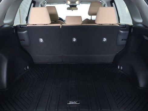 Used 2020 Toyota RAV4 LE FWD image 13