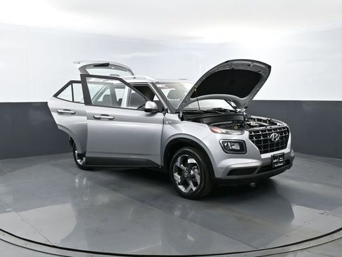 Used 2025 Hyundai Venue SEL FWD image 28