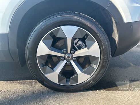 Certified 2025 Volvo XC40 B5 Plus image 9