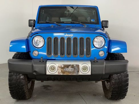 Used 2015 Jeep Wrangler Unlimited Sahara w/ Connectivity Group AWD/4WD image 2