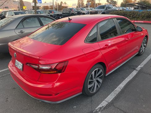 Used 2019 Volkswagen Jetta GLI image 4