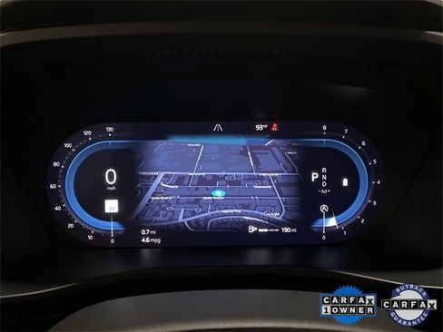 Used 2025 Volvo XC40 B5 Plus image 9