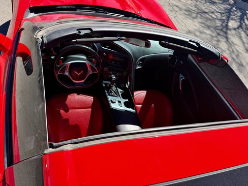 Used 2019 Chevrolet Corvette Stingray Coupe w/ Carbon Flash Badge Package image 17