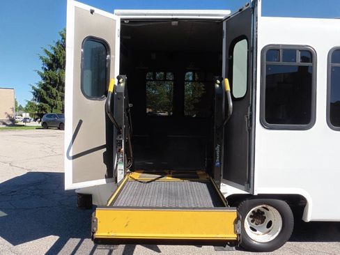 Used 2014 Ford E-350 and Econoline 350 Super Duty RWD image 17