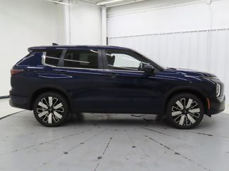 New 2025 Mitsubishi Outlander SE video 2