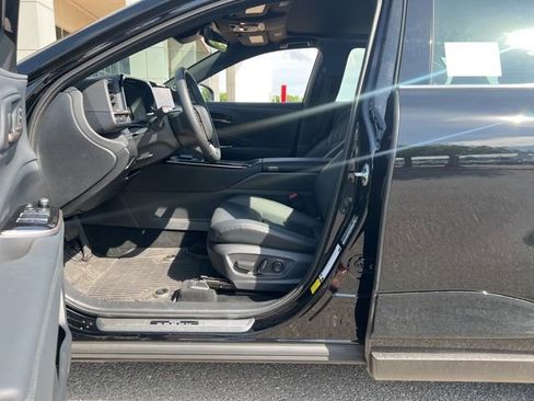 Used 2026 Toyota Crown Limited w/ Advanced Technology Package image 6