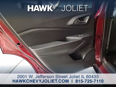 Used 2025 Chevrolet Trax LT w/ LT Convenience Package FWD image 21