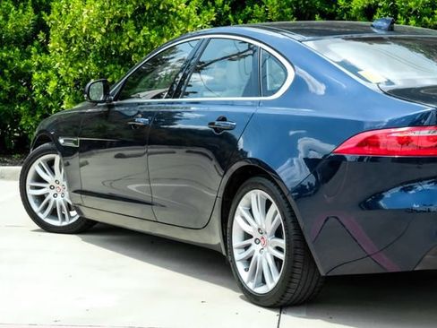 Used 2016 Jaguar XF Prestige RWD image 12