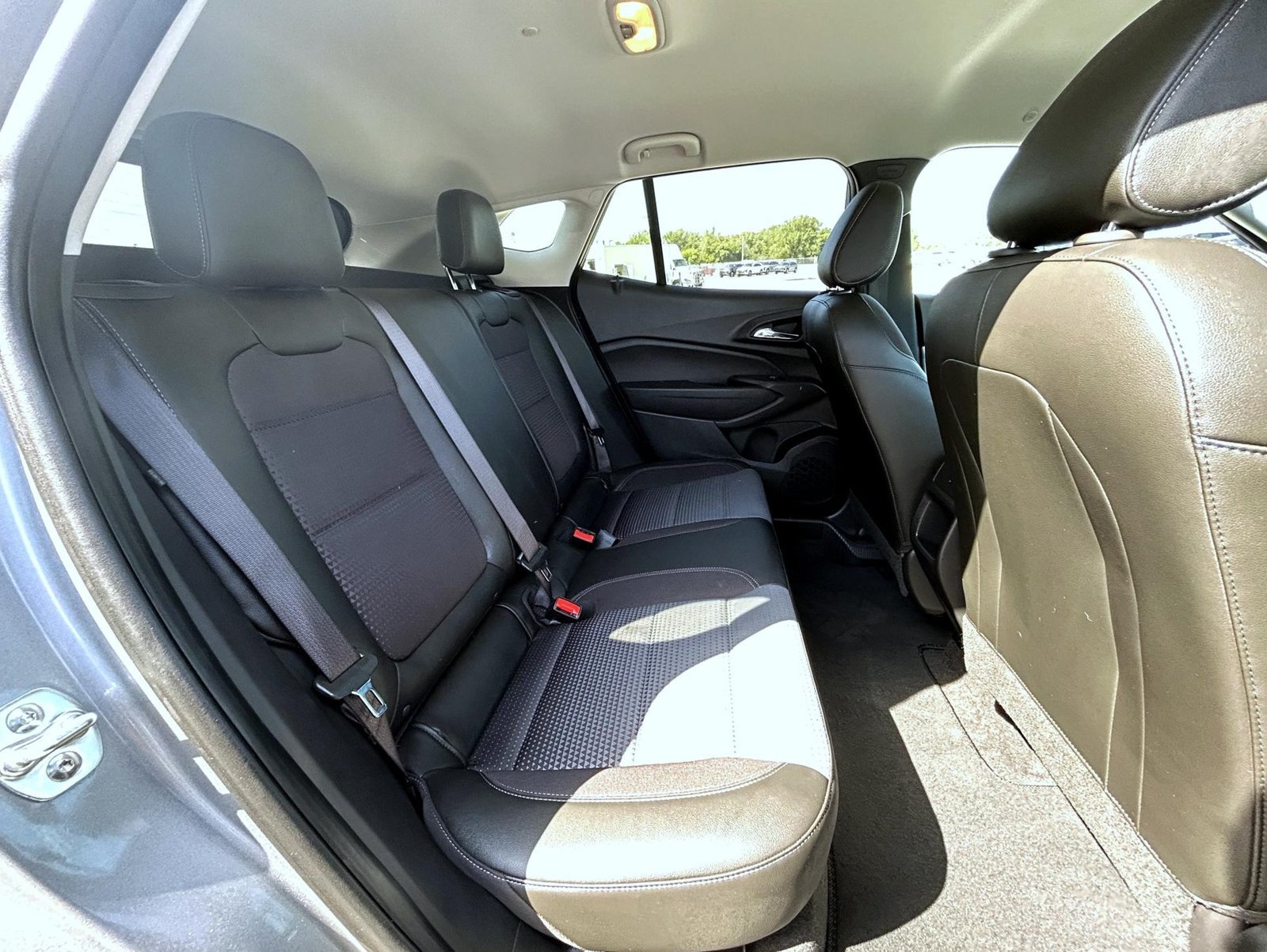 Used 2025 Chevrolet Trax LT w/ Driver Confidence Package FWD image 19