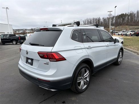 Used 2018 Volkswagen Tiguan SEL Premium image 4