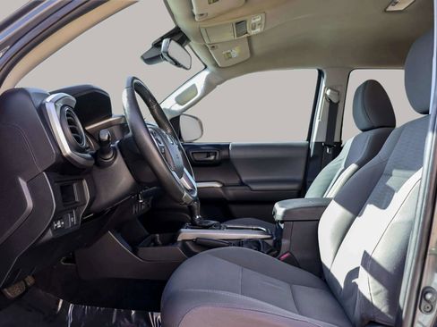 Used 2019 Toyota Tacoma SR5 image 17