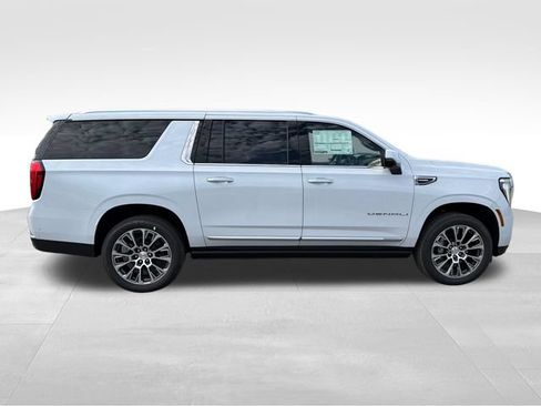 New 2026 GMC Yukon XL Denali w/ Denali Reserve Package AWD/4WD image 8