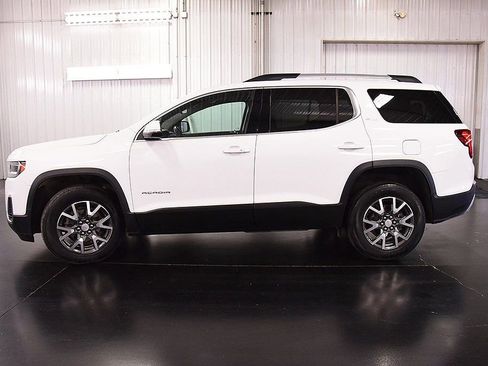 Used 2023 GMC Acadia SLE w/ Driver Convenience Package image 4