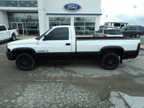 Used 2016 RAM 1500 Lone Star AWD/4WD image 1