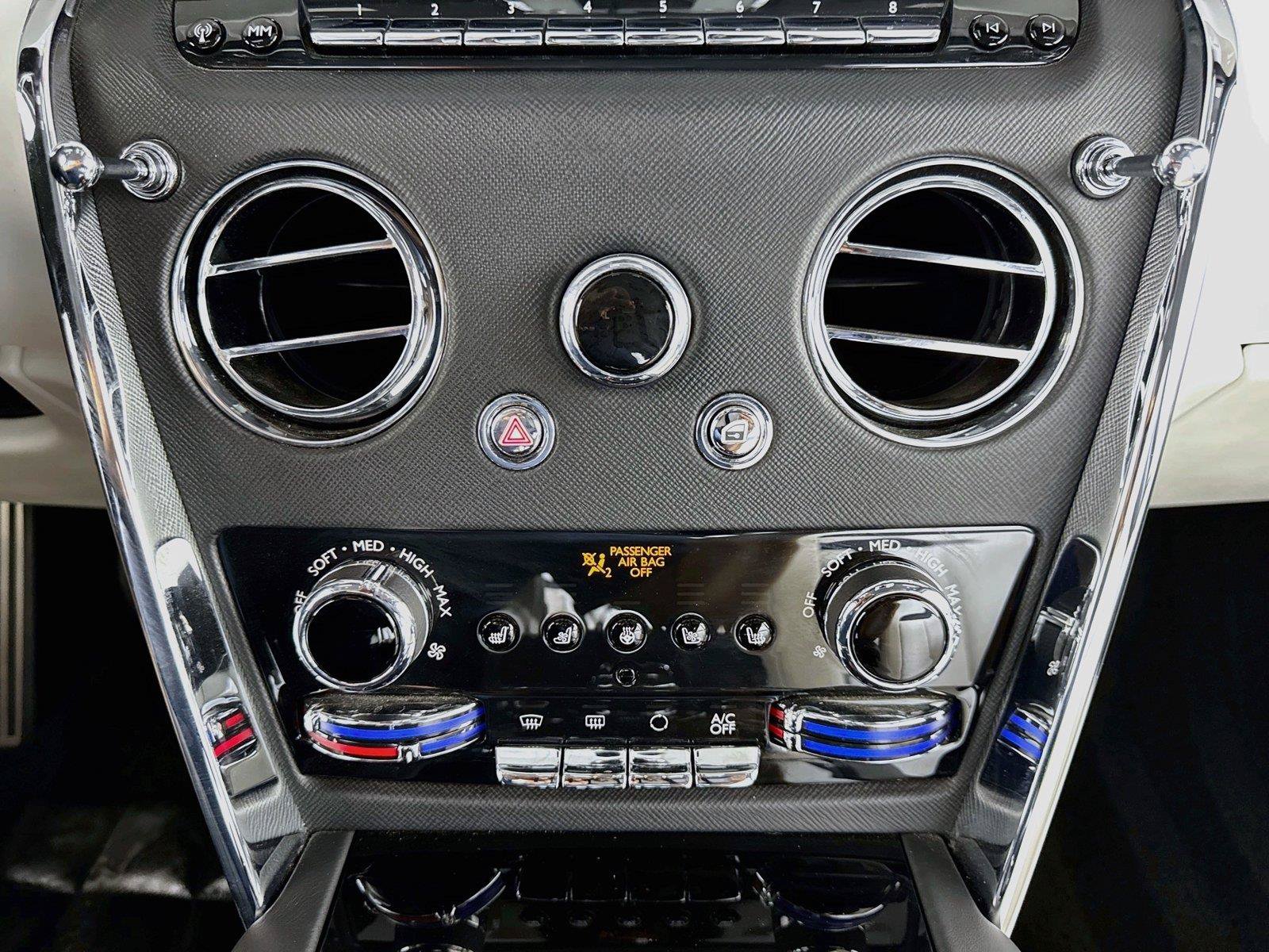Used 2022 Rolls-Royce Cullinan w/ Cullinan Package AWD/4WD image 18