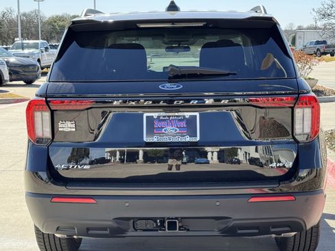 New 2026 Ford Explorer Active image 5