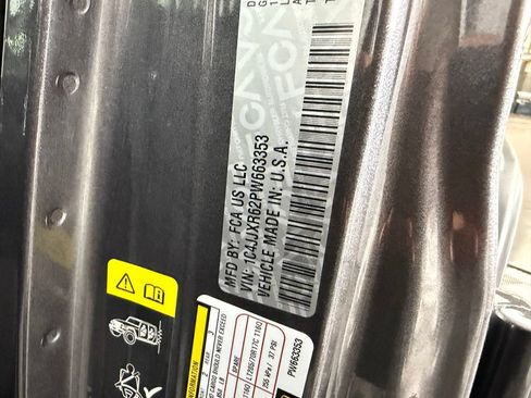 Used 2023 Jeep Wrangler Unlimited Rubicon 4xe AWD/4WD image 34