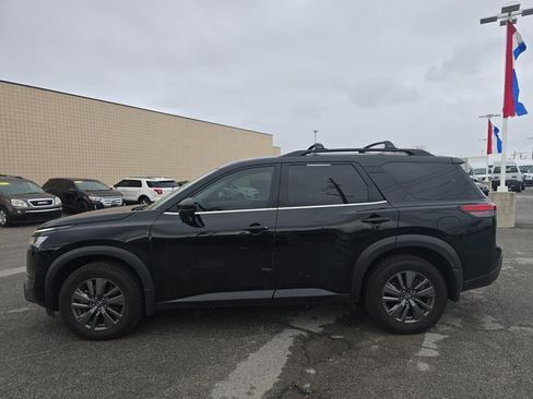 Used 2022 Nissan Pathfinder SV image 8