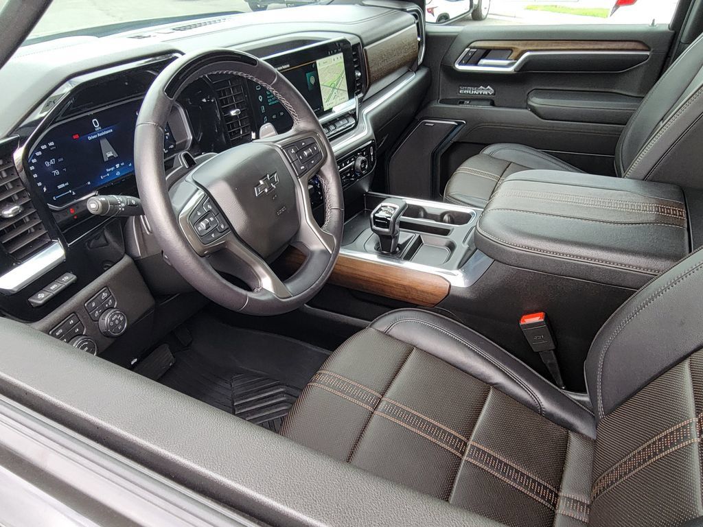 Used 2026 Chevrolet Silverado 1500 High Country w/ Midnight Edition AWD/4WD image 3