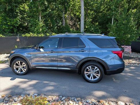 Used 2020 Ford Explorer Platinum w/ Premium Technology Package AWD/4WD image 2