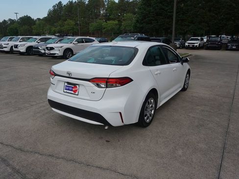 Used 2022 Toyota Corolla LE FWD image 21