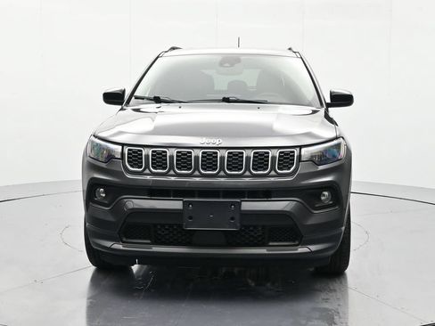 Used 2024 Jeep Compass Latitude AWD/4WD image 2