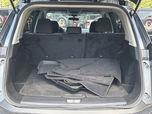 Used 2023 Nissan Rogue SV FWD image 18