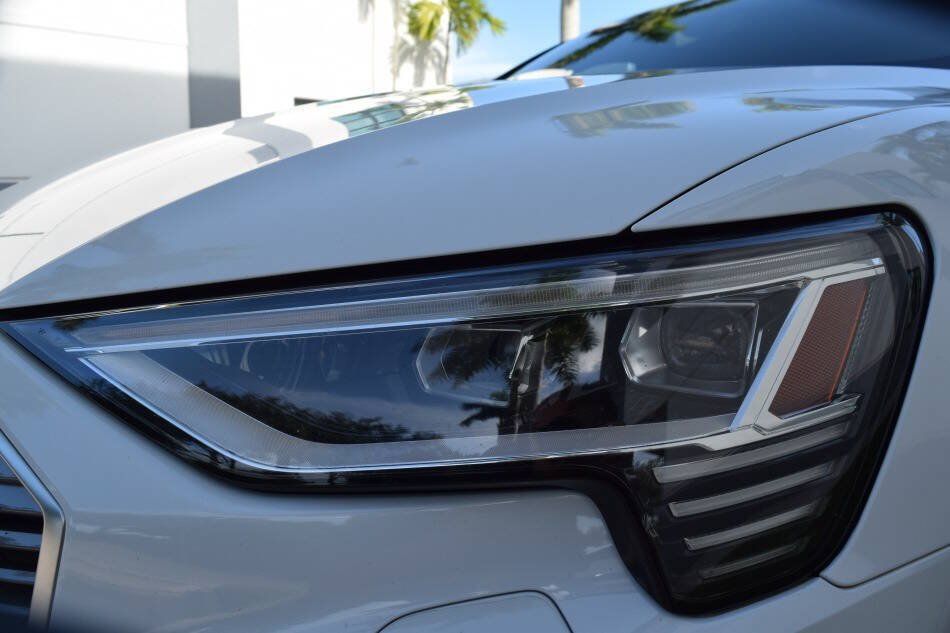 Used 2019 Audi e-tron Prestige w/ Prestige Package AWD/4WD image 13