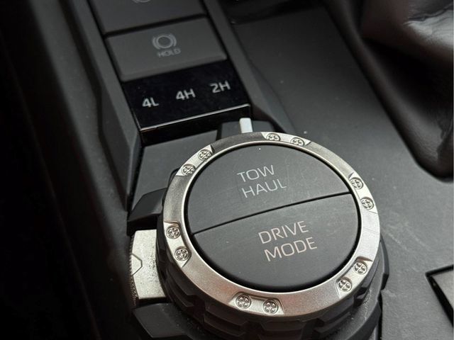 Used 2025 Toyota 4Runner SR5 AWD/4WD image 18