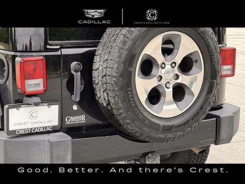 Used 2018 Jeep Wrangler Sahara w/ Connectivity Group AWD/4WD image 7