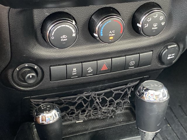 Used 2017 Jeep Wrangler Unlimited Sahara AWD/4WD image 14