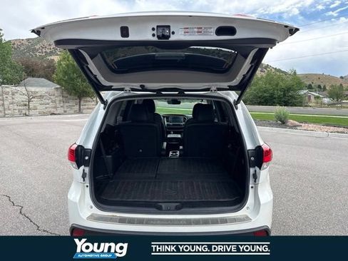 Used 2019 Toyota Highlander XLE AWD/4WD image 8